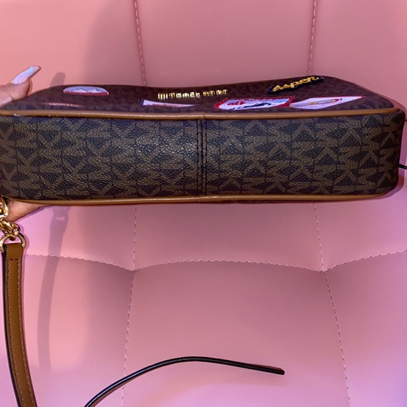 Michael Kors Aspen Large EW Crossbody - Picture 6 of 13